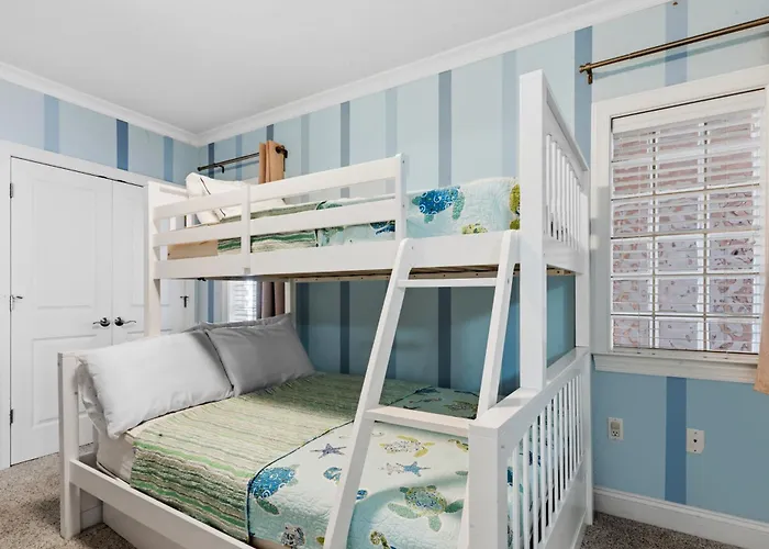 Holiday home Oceanview 3br3ba With Rooftop Pool, Balcony, And Ocean & Bay Views *