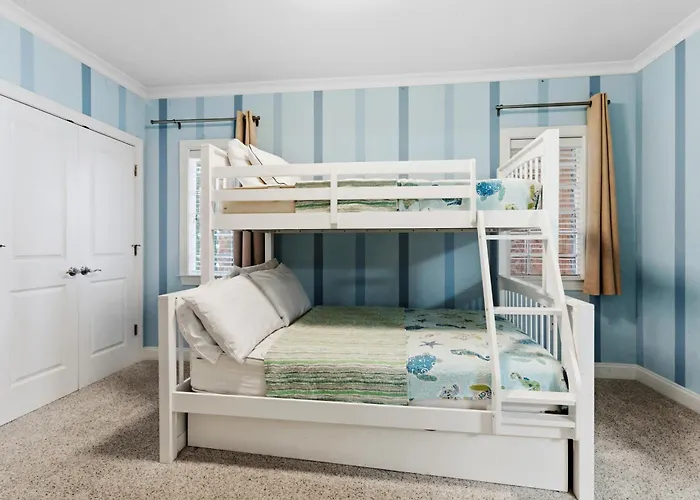 Holiday home Oceanview 3br3ba With Rooftop Pool, Balcony, And Ocean & Bay Views *