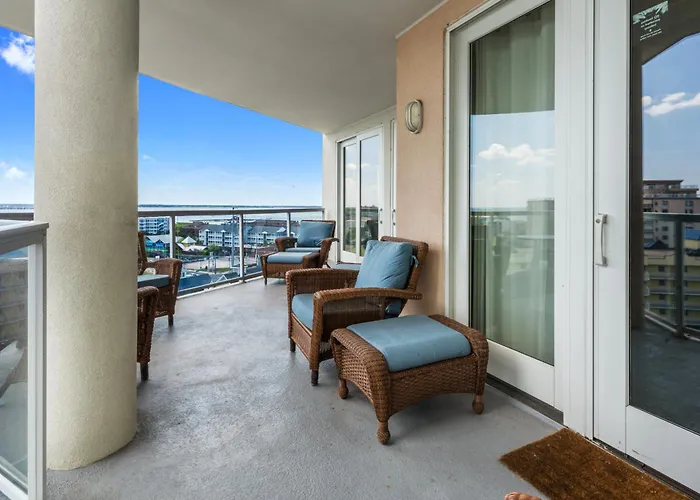 Holiday home Oceanview 3br3ba With Rooftop Pool, Balcony, And Ocean & Bay Views *