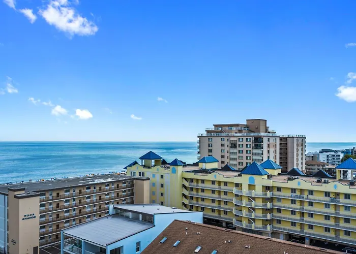 Holiday home Oceanview 3br3ba With Rooftop Pool, Balcony, And Ocean & Bay Views *