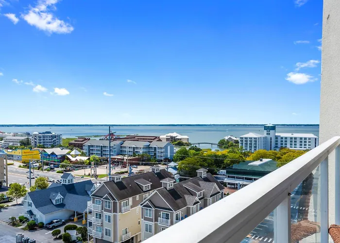 Oceanview 3br3ba With Rooftop Pool, Balcony, And Ocean & Bay Views *