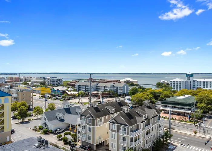 Holiday home Oceanview 3br3ba With Rooftop Pool, Balcony, And Ocean & Bay Views *