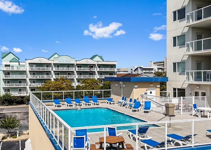 Oceanview 3br3ba With Rooftop Pool, Balcony, And Ocean & Bay Views